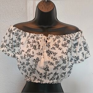 ROXY Off The Shoulder White Floral Crop Top with Tassel Tie. Size S